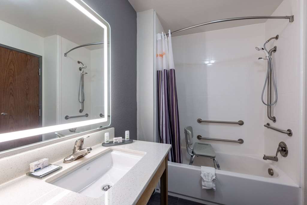 La Quinta Inn & Suites by Wyndham Morgantown - photo 38