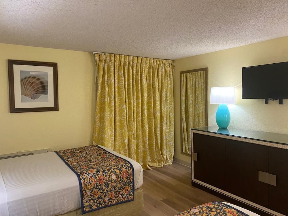 Lincoln Inn Express Hotel and Suites - photo 14