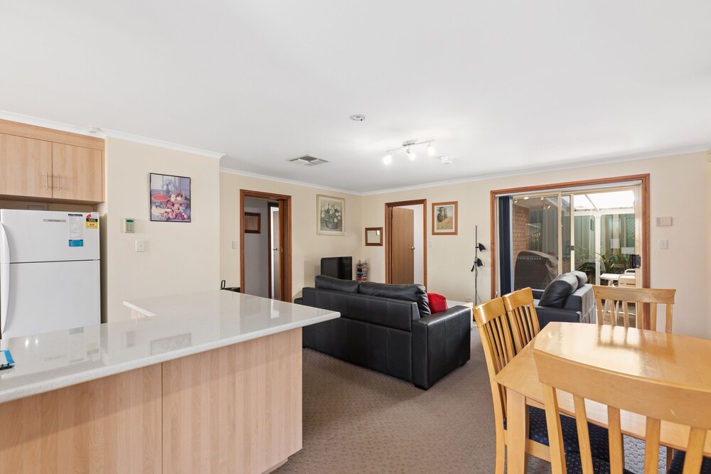 Apartments on Tolmie — 4-Star Luxury Hotel in Mount Gambier, Australia