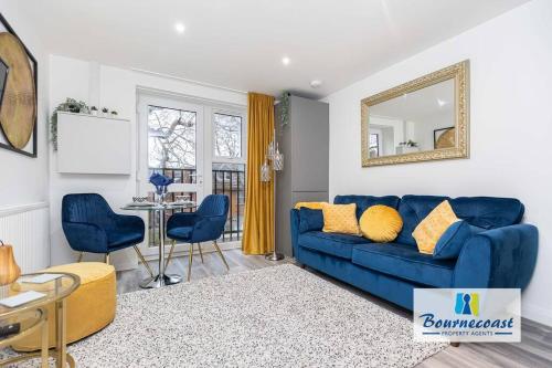Seaside Charm By Bournecoast A Modern Apartment Near The Sandy Beaches Fm9580 — 4-Star Luxury Hotel in Bournemouth, United Kingdom