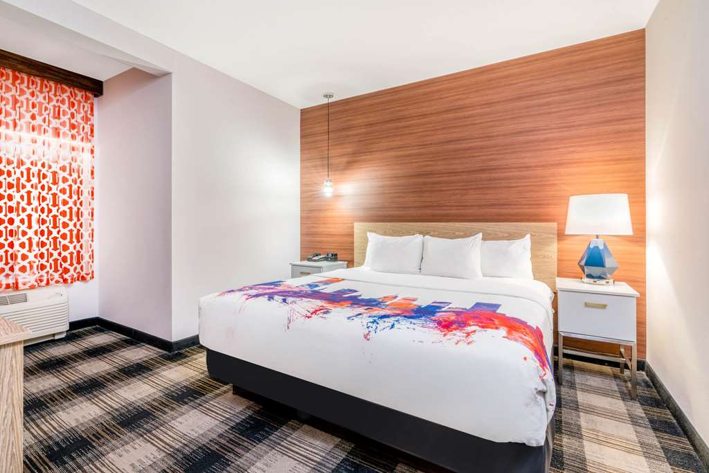 La Quinta Inn & Suites by Wyndham Oklahoma City Airport - photo 25