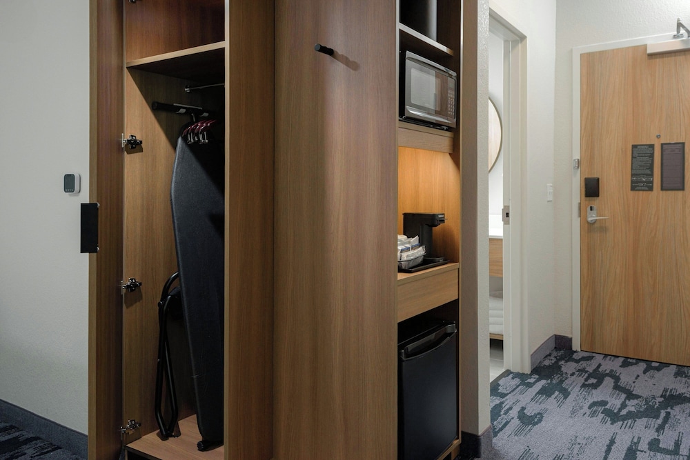 Fairfield By Marriott Inn & Suites Cincinnati Oakley - photo 14