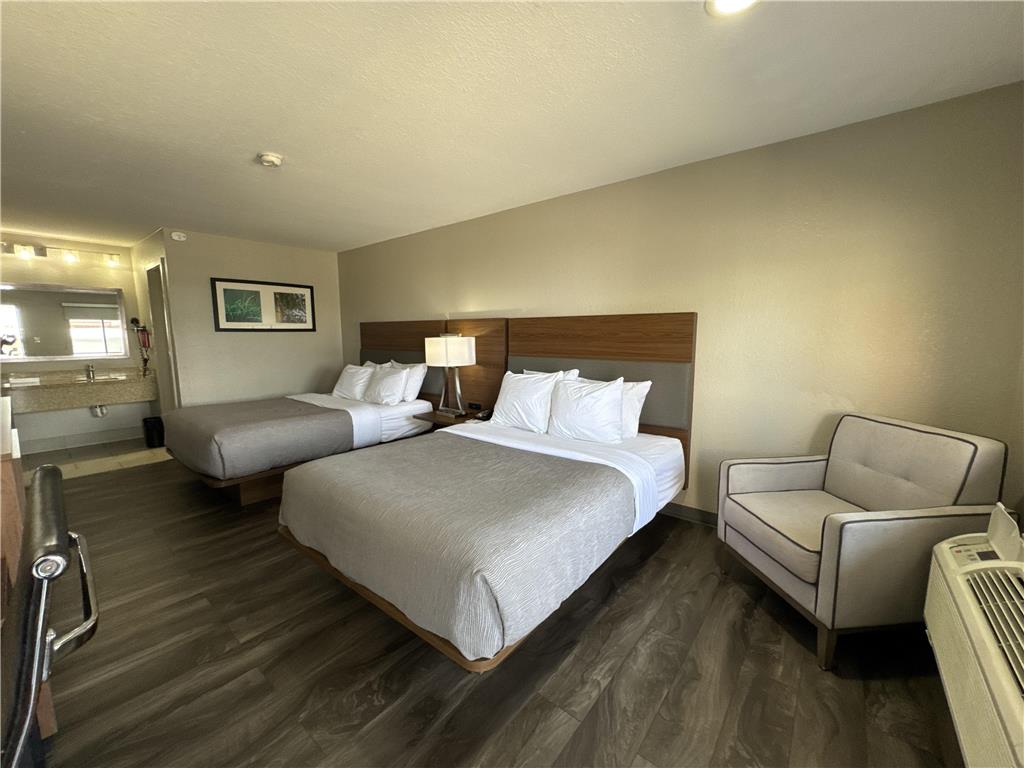 Quality Inn & Suites Near White Sands National Monument - photo 5