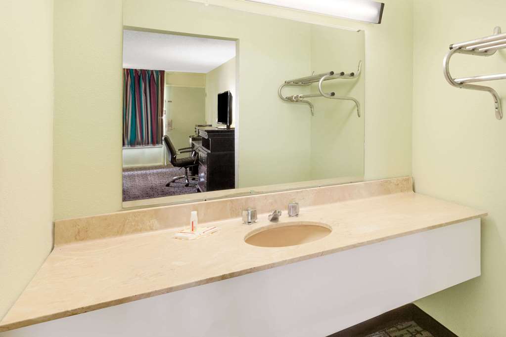 Days Inn by Wyndham McComb MS - photo 18