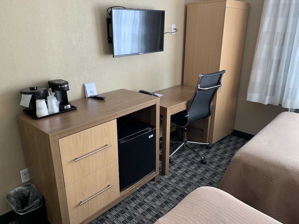Days Inn by Wyndham Brooklyn Borough Park - photo 15