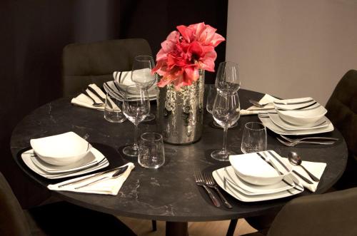 Fully Renovated 2br Spacious & Stylish Town House Premium Location — 4-Star Luxury Hotel in Olbia, Italy