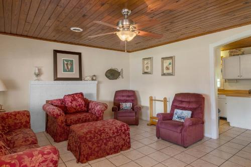 Papas Place by Oak Island Accommodations - photo 5