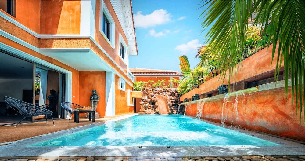 WOWLAND Luxury Pool Villa Pattaya Walking Street — 4-Star Luxury Hotel in Pattaya, Thailand