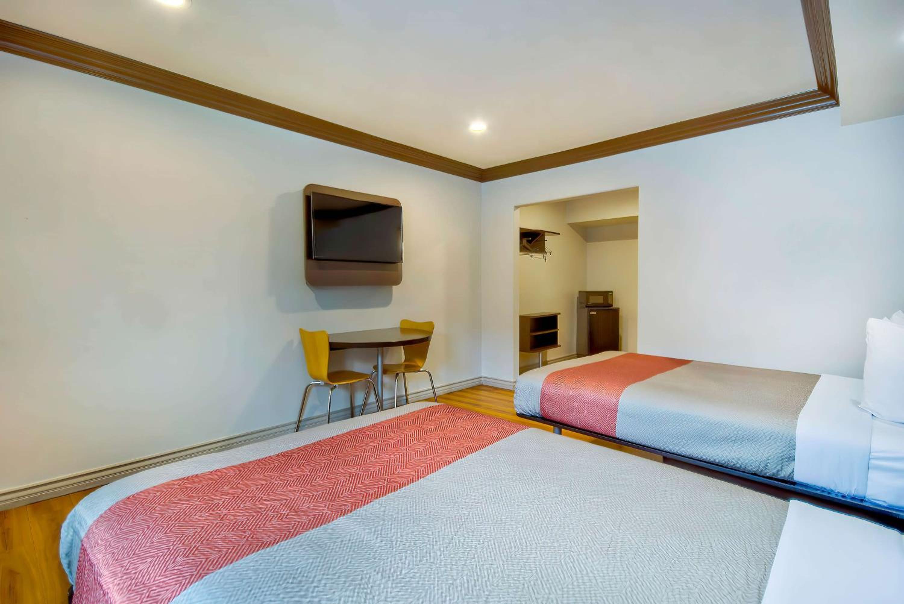 Motel 6 Gardena - photo 8