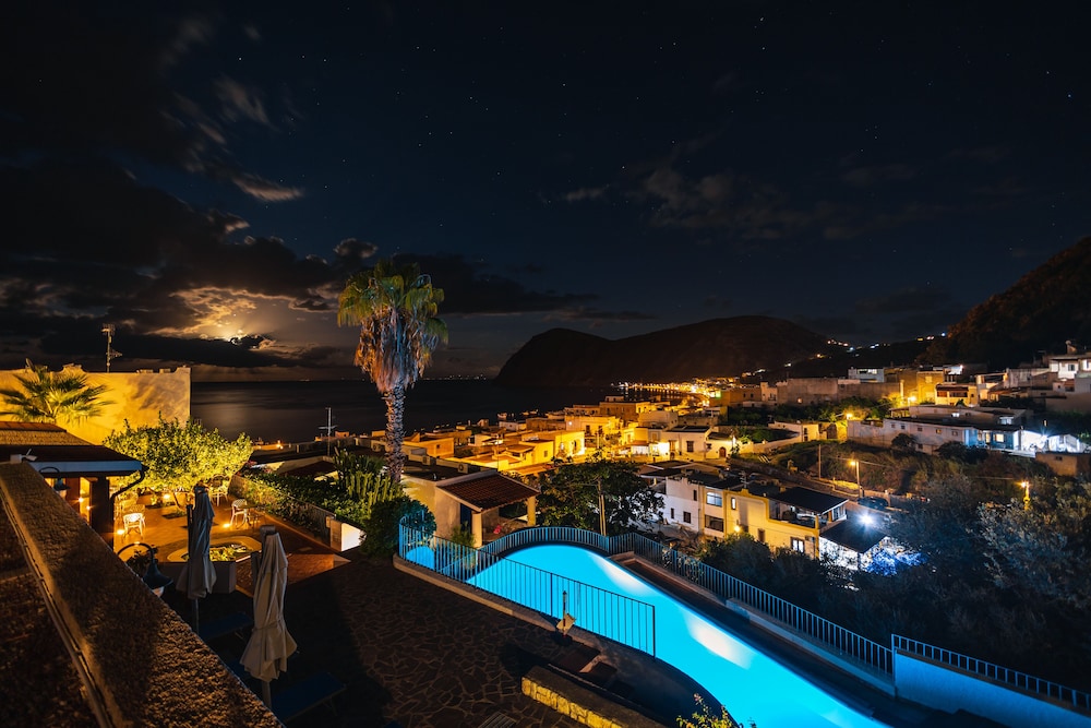 Hotel Residence La Villetta — 4-Star Luxury Hotel in Lipari, Italy