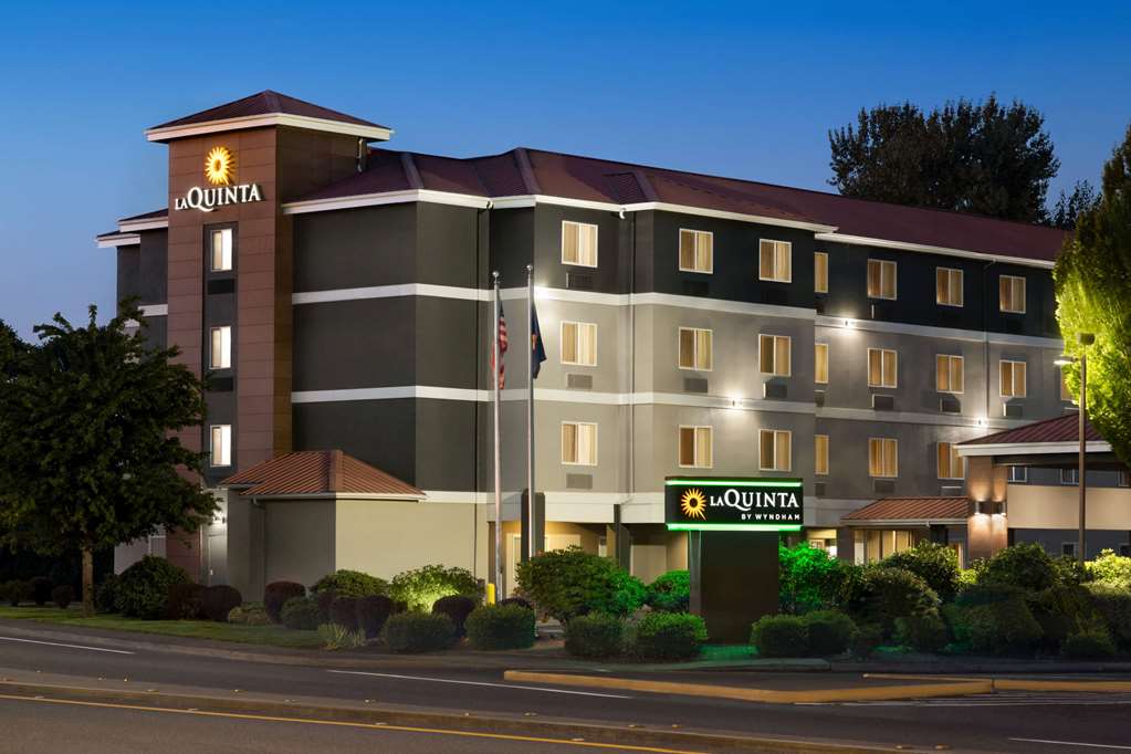 La Quinta Inn & Suites by Wyndham Salem OR - photo 2