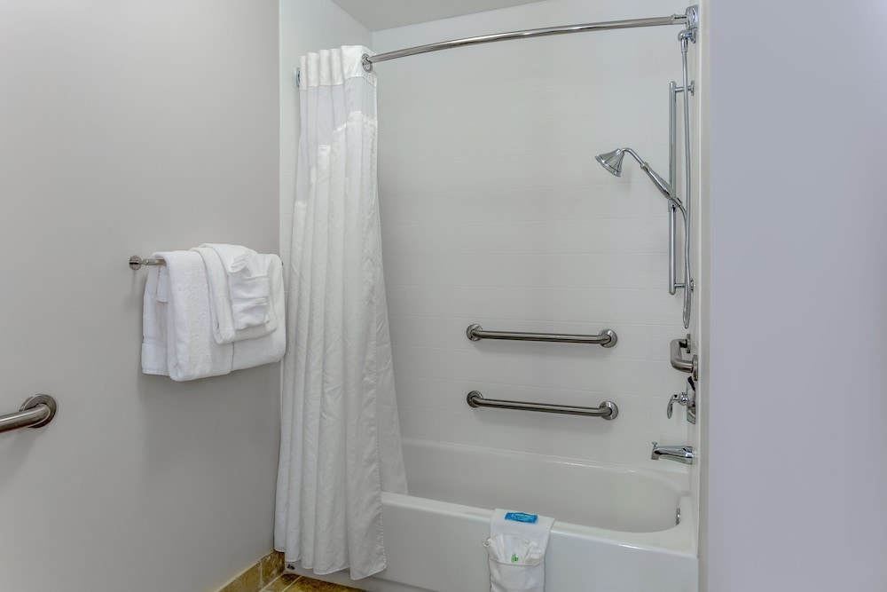 Holiday Inn Express & Suites Vandalia by IHG - photo 26