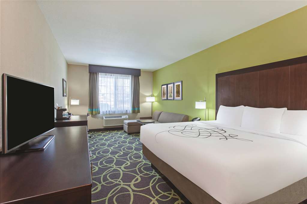 La Quinta Inn & Suites by Wyndham Los Banos - photo 12