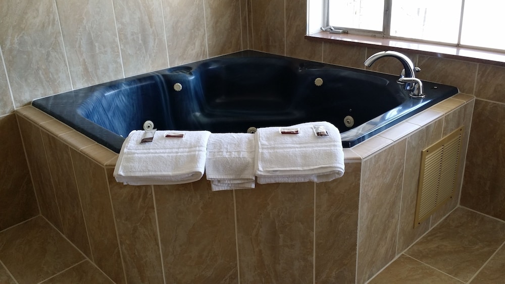 Relax Inn Altoona - photo 71