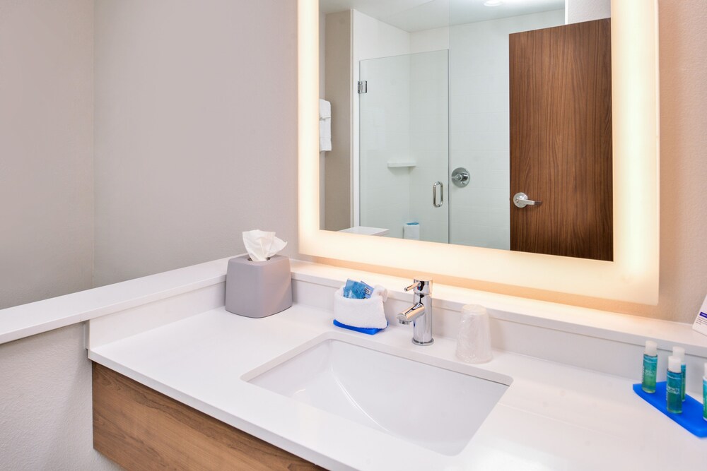 Holiday Inn Express & Suites Siloam Springs by IHG - photo 25