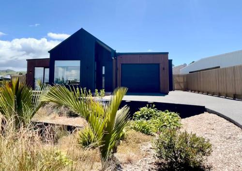 Sandy Palms Home Away From Home — 4-Star Luxury Hotel in Waihi Beach, New Zealand
