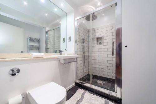 Amazing 2BR flat with City View Bethnal Green — 4-Star Luxury Hotel in London, United Kingdom