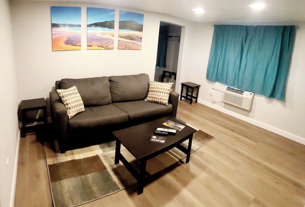 Silver Moon Motel & Suites - photo 21
