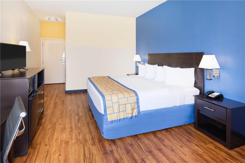 Days Inn by Wyndham Macon I 75 North - photo 12