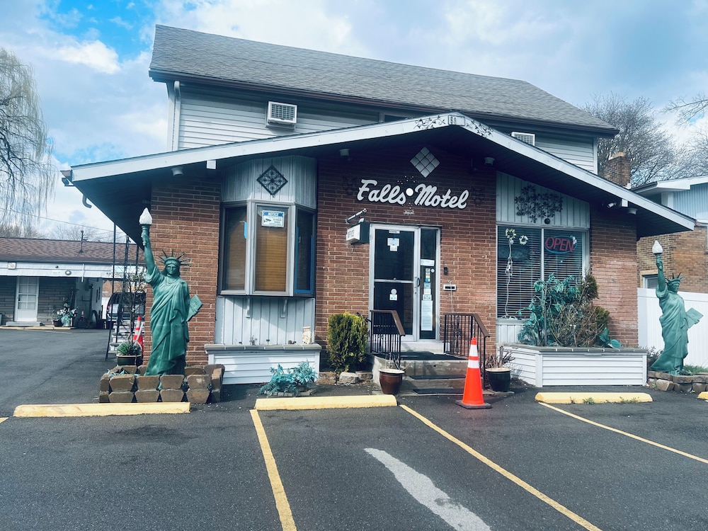 Falls Motel - last minute hotel in Niagara Falls