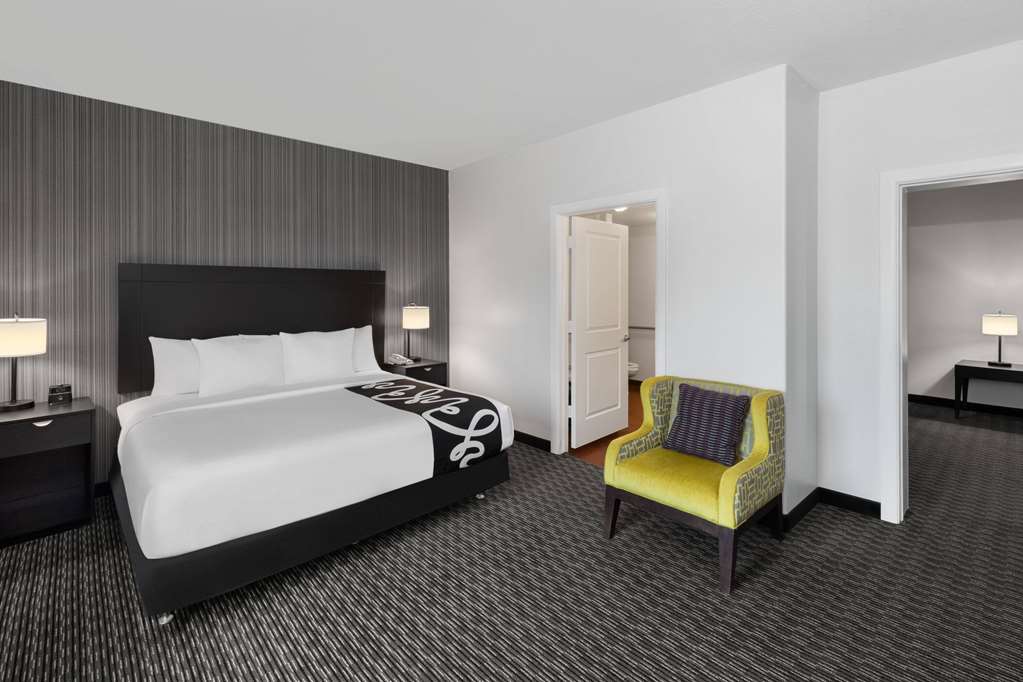 La Quinta Inn & Suites by Wyndham Austin Cedar Park - photo 24