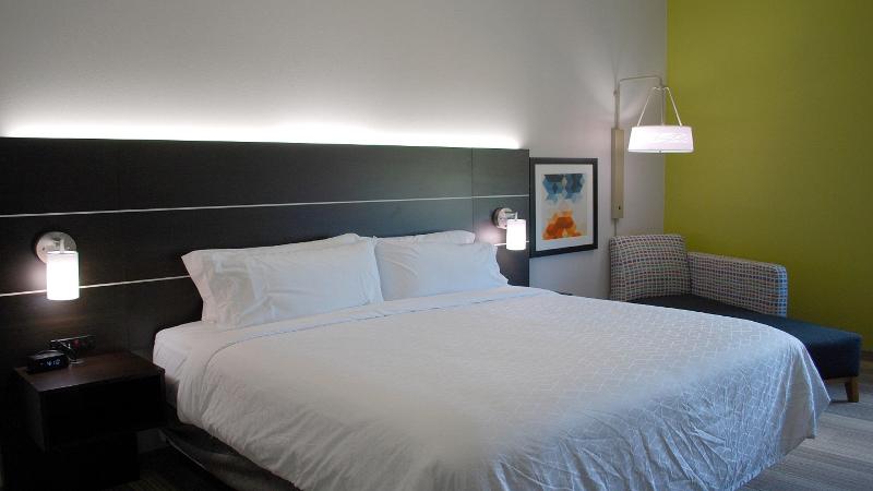 Holiday Inn Express and Suites White Hall by IHG - photo 13
