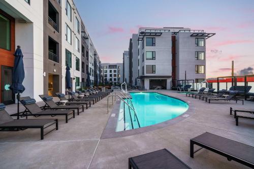 One Adrian — 4-Star Luxury Hotel in Burlingame, United States