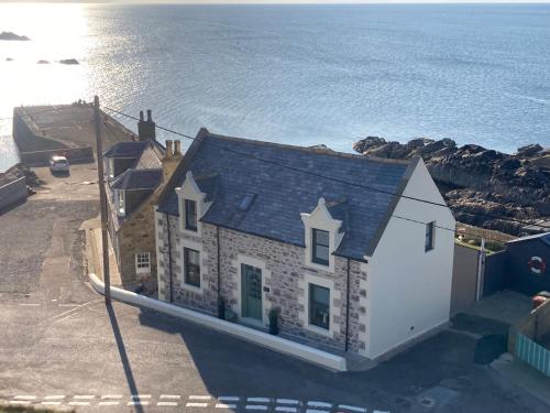 Seafront holiday home in Findochty — 4-Star Luxury Hotel in Findochty, United Kingdom