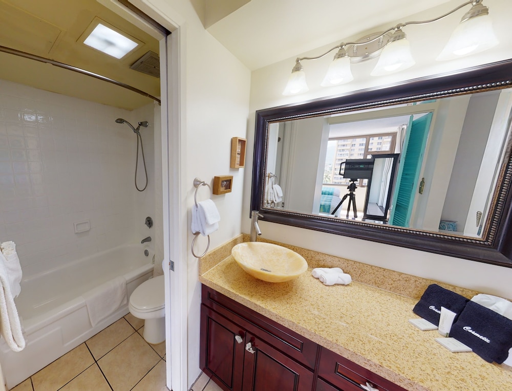 Waikiki Banyan High Level Condo with Private Lanai by Koko Resort Vacation Rentals - photo 68