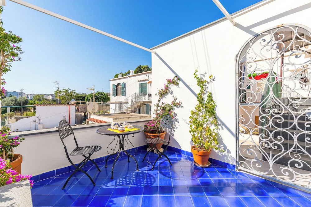 Capri Turquoise by Napoliapartments in Capri, Italy