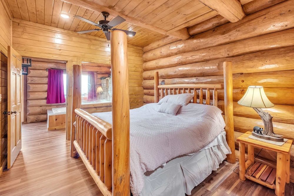 Sky Views Panoramic Views 2 Bedroom Cabin by Heavenly Views Resort - photo 3
