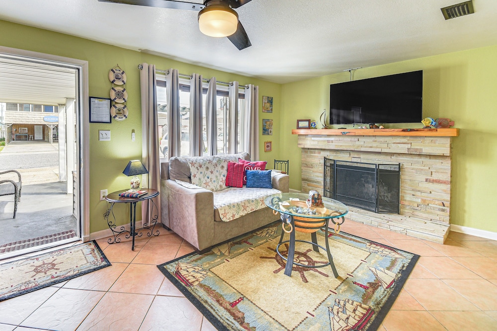 Less Than half Mi to Beach Access and Pier OBX Getaway in Kill Devil Hills, United States