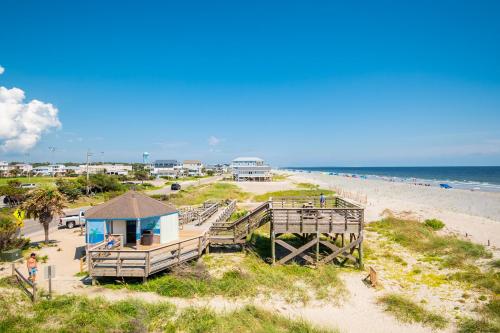 Mead Us At The Beach by Oak Island Accommodations - photo 7