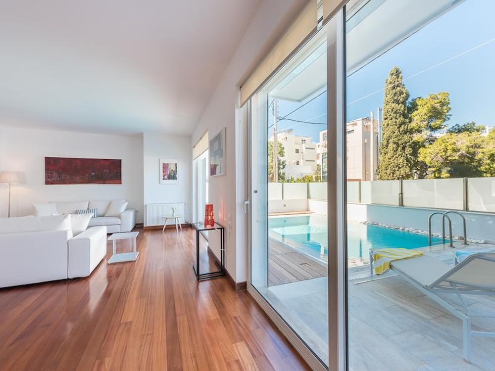 Greek Villa sun&relax With Private Pool Jacuzzi — 4-Star Luxury Hotel in Athens, Greece