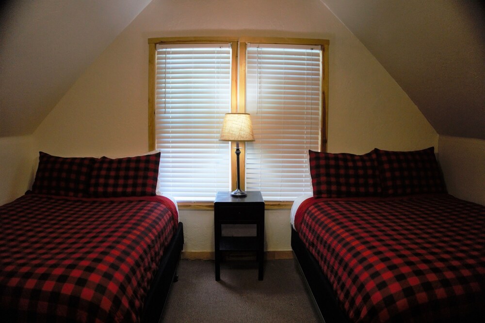 Shaver Lake Village Hotel - photo 26