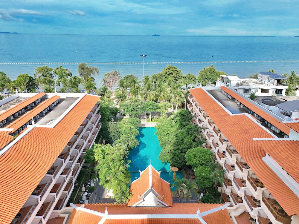 Avalon Beach Resort — 5-Star Luxury Hotel in Pattaya, Thailand