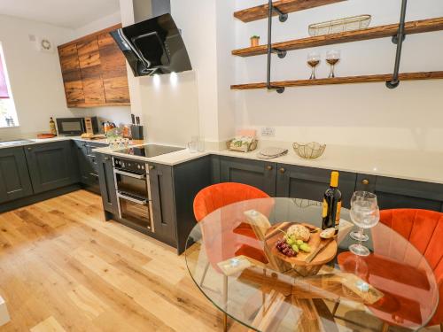23a High Street — 4-Star Luxury Hotel in Edwinstowe, United Kingdom