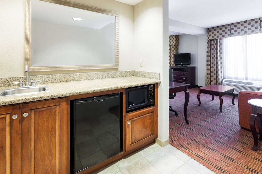 Hampton Inn Moss Point Pascagoula - photo 12