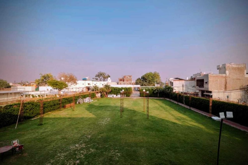 Rajwada Farms - last minute hotel in Mathura