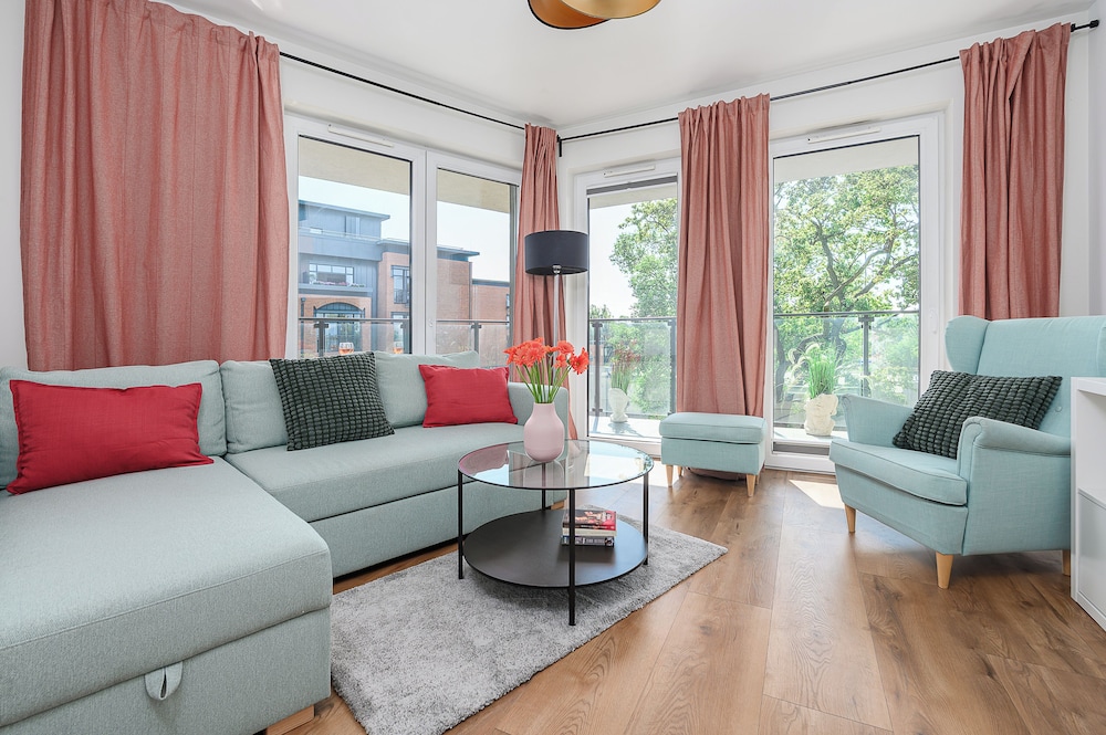 Faktura VAT Apartament przy Loftach u Scheiblera parking podziemny Śniadaniownia — 4-Star Luxury Hotel in Lodz, Poland
