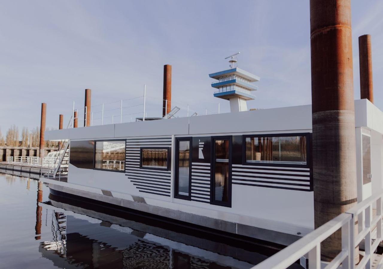 Hausboote am Lankenauer Höft — Bremen — photo 2