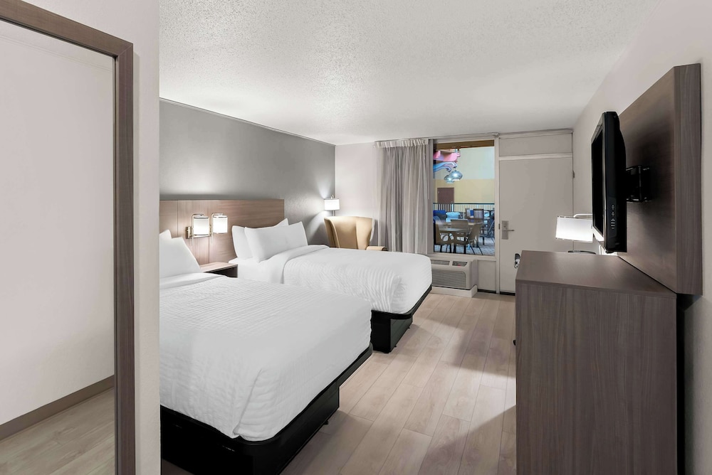 Clarion Inn & Suites and Convention Center - photo 16