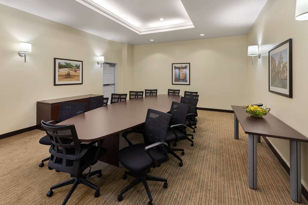 La Quinta Inn & Suites by Wyndham San Antonio Medical Ctr NW - photo 28