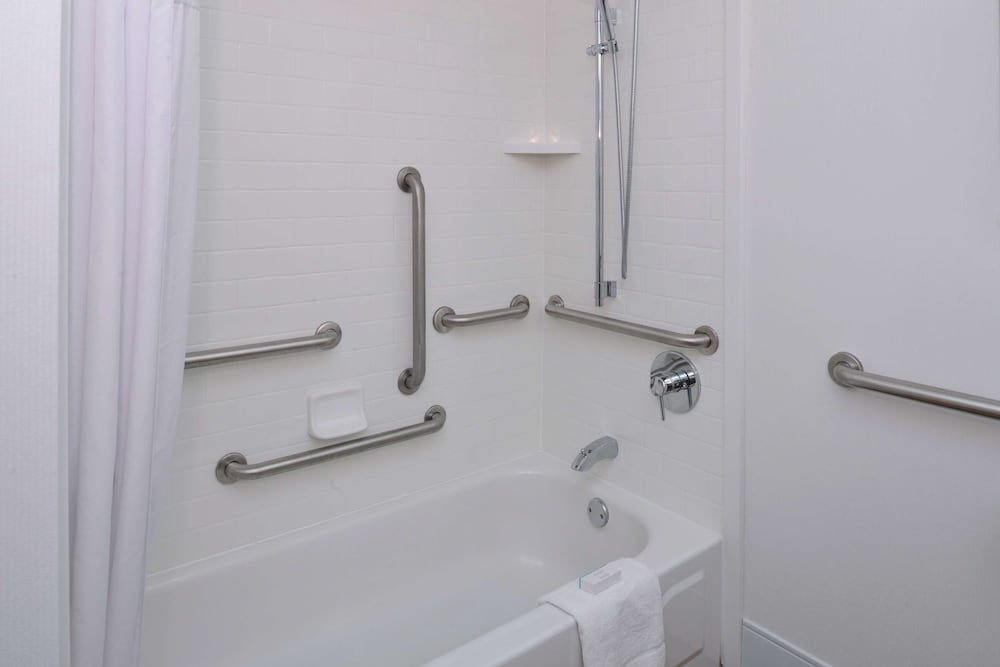 Hampton Inn Carbondale - photo 24