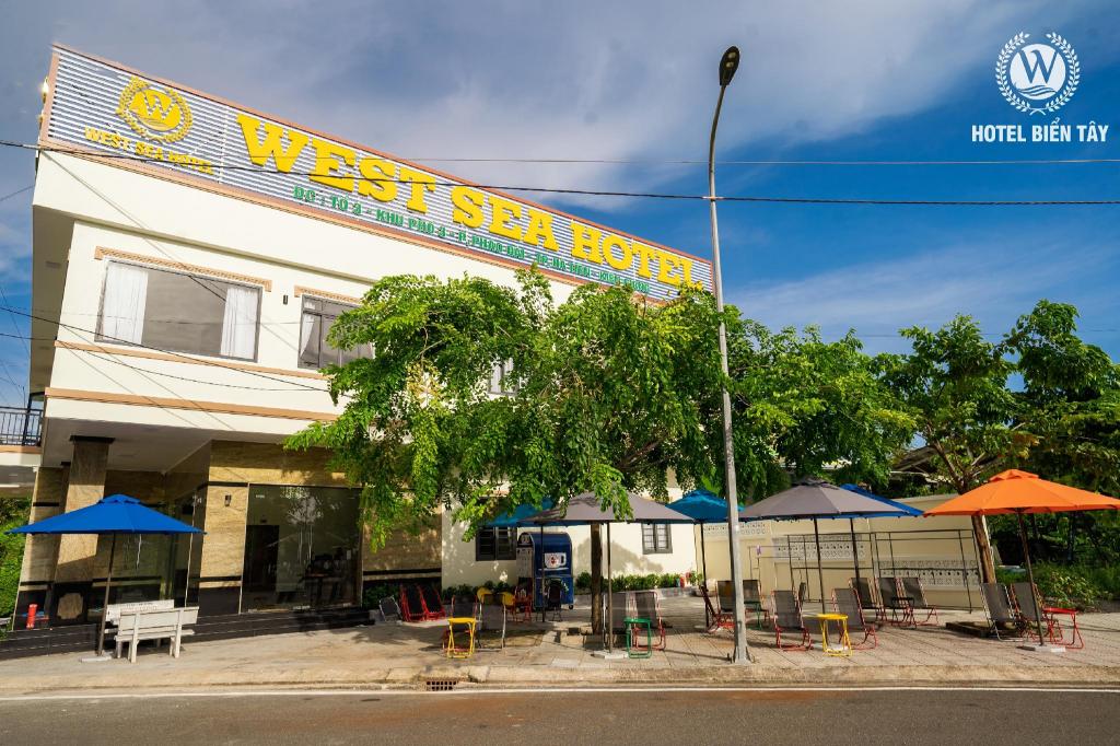 Khách Sạn Biển Tây in Ha Tien, Vietnam