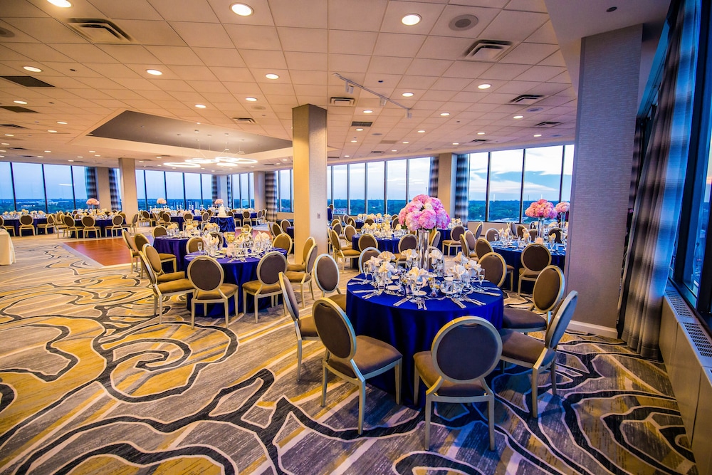 DoubleTree by Hilton Chicago North Shore Conference Center - photo 6