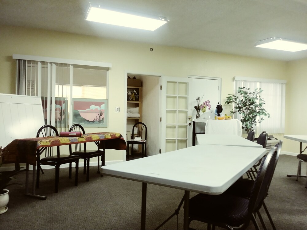 Desert Inn - photo 32