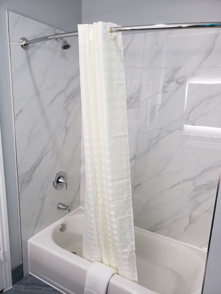 Americas Best Value Inn and Suites Kingwood IAH Airport - photo 3