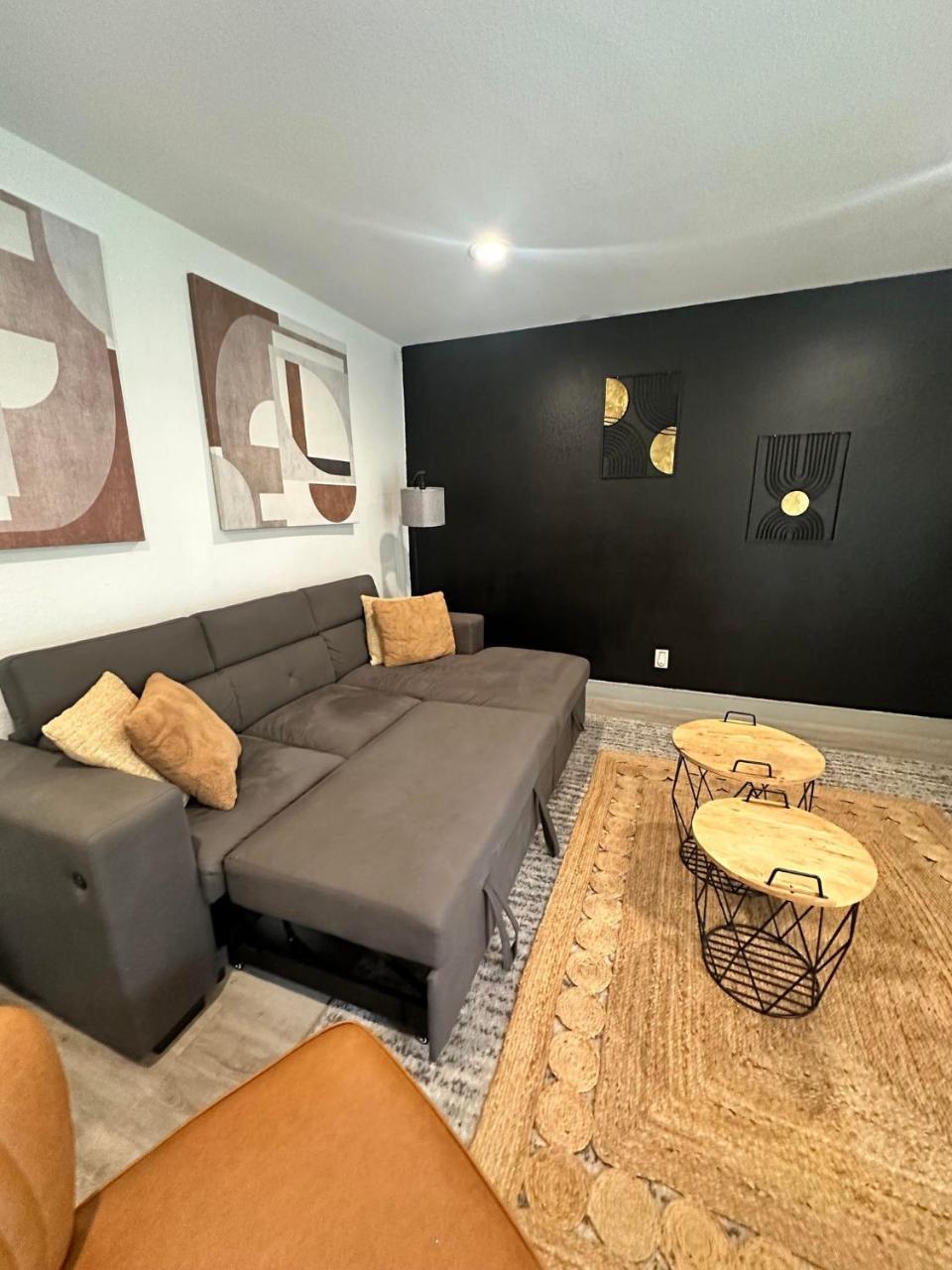 Trendy Midtown Apartment — 4-Star Luxury Hotel in Houston, United States
