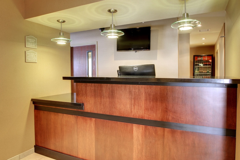 Cobblestone Inn & Suites Harvey - photo 2